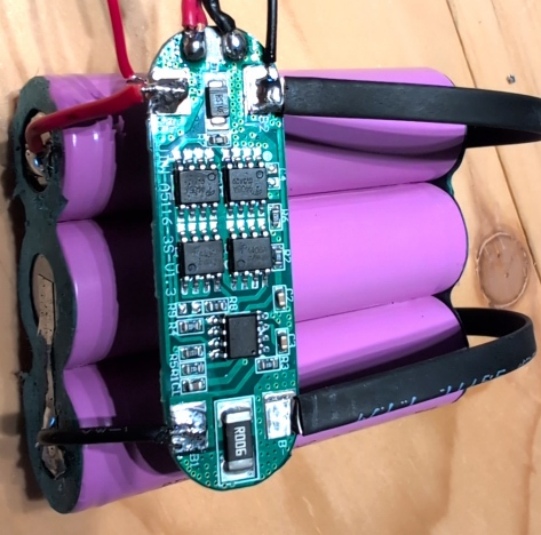 12V battery pack with BMS board made from 18650 cells
